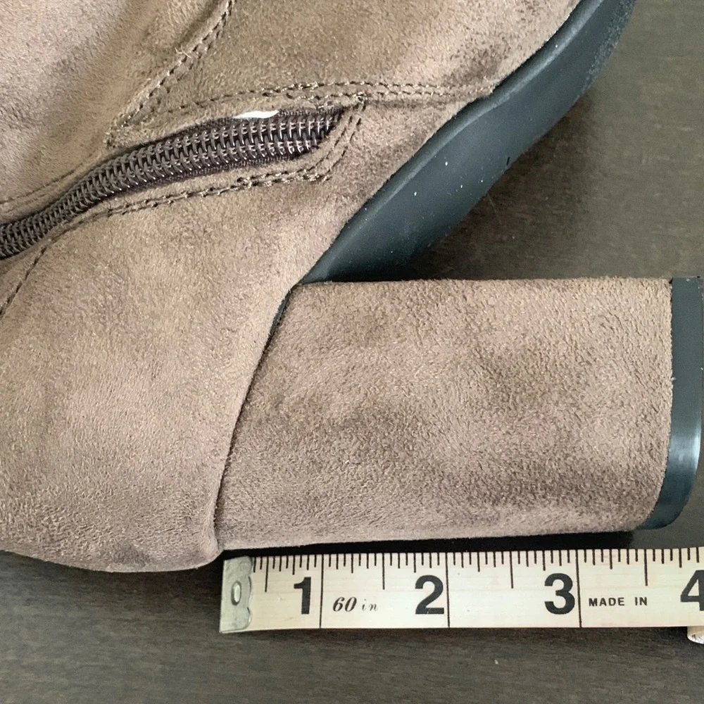 NWOT Taupe Over-the-Knee Women's Boots.
Rumer Hawa. - Picture 6 of 6
